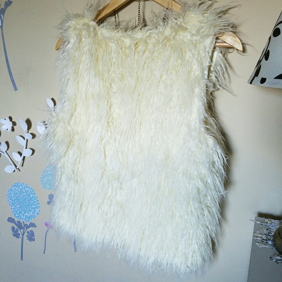 Ivory Faux Fur Vest S/M - Picture 4 of 6